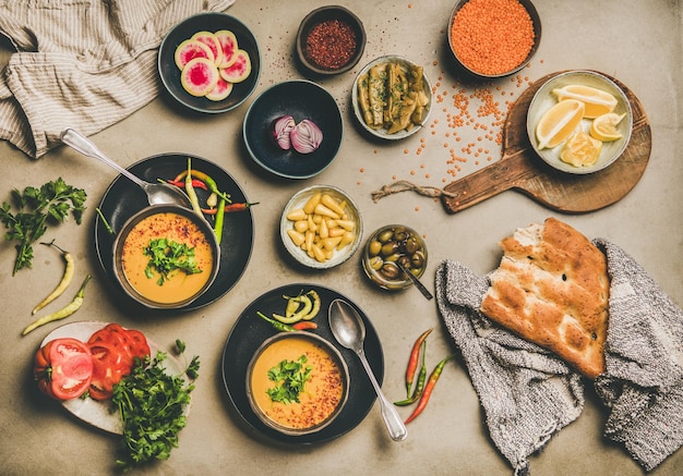 Różne talerze z potrawami